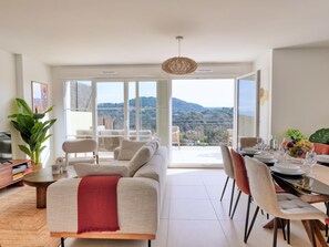 TV - New Villa 2025 | Private Pool | View : Maures | 25 min from St Tropez (La Garde Freinet)