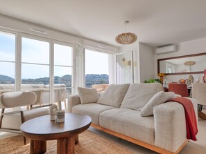 TV - New Villa 2025 | Private Pool | View : Maures | 25 min from St Tropez (La Garde Freinet)