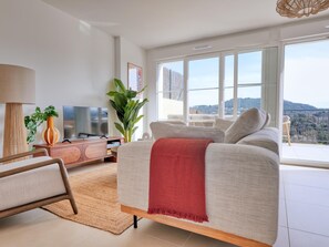 TV - New Villa 2025 | Private Pool | View : Maures | 25 min from St Tropez (La Garde Freinet)