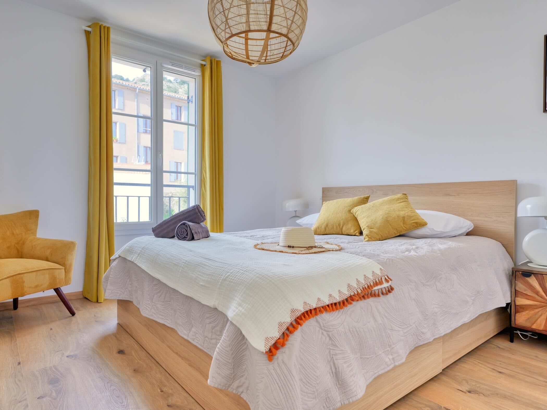 4 slaapkamers, een strijkplank/strijkijzer, internet, beddengoed