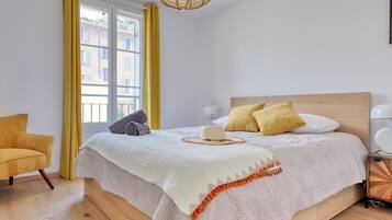 4 slaapkamers, een strijkplank/strijkijzer, internet, beddengoed