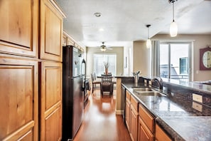 Private kitchen - Condo Near Convention Center Sleeps 9 (Salt Lake City)