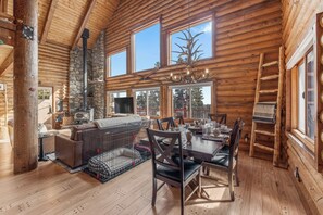 Dining - New Rental! 3 Bed/3Bath Cabin in the Woods, Hot Tub, Pet Friendly Basketball/Tennis - Soaring Pines (Fairplay)