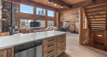 New Rental! 3 Bed/3Bath Cabin in the Woods, Hot Tub, Pet Friendly Basketball/Tennis - Soaring Pines
