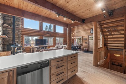 On-Site Bike Trails, Sport Court & Hot Tub - Starlink, Pet-Friendly, Fire Pit