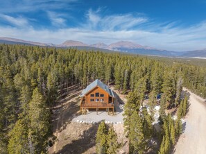 Exterior - New Rental! 3 Bed/3Bath Cabin in the Woods, Hot Tub, Pet Friendly Basketball/Tennis - Soaring Pines (Fairplay)