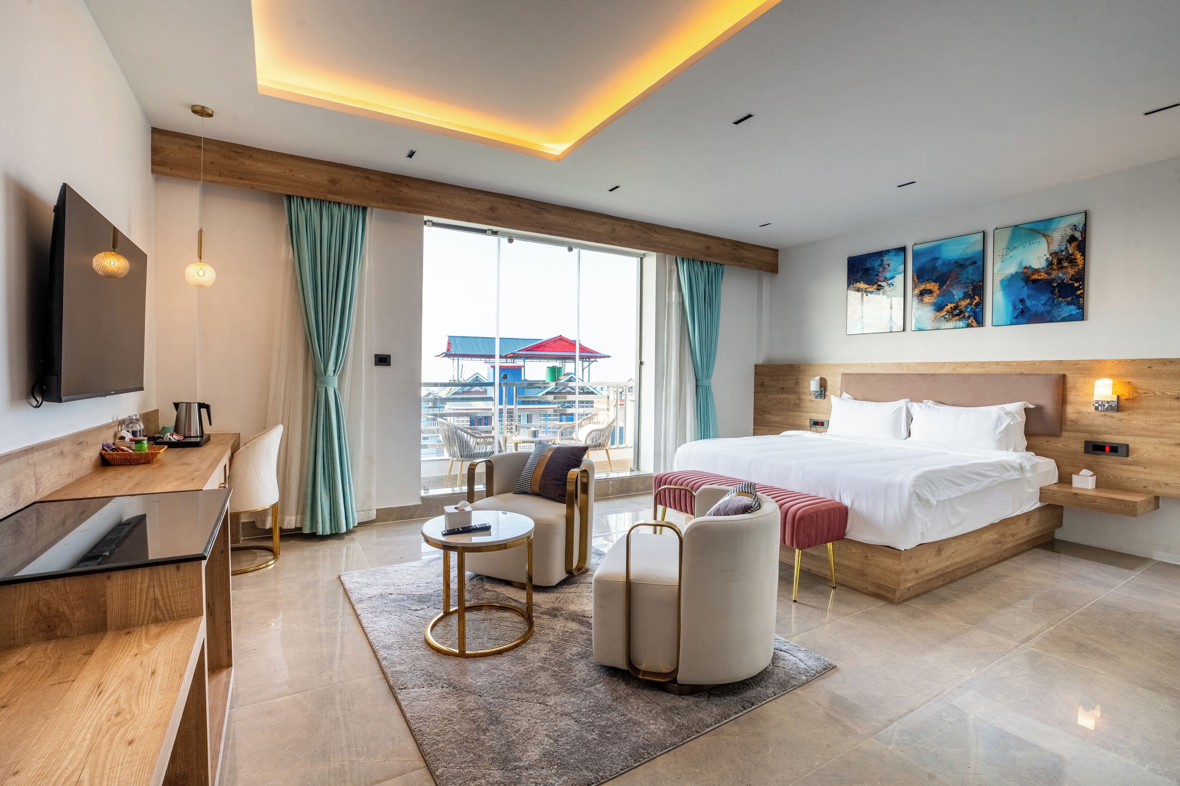 Executive Studio Suite | Desk, free WiFi, bed sheets