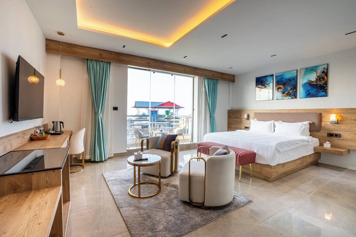 Executive suite | Een bureau, gratis wifi, beddengoed