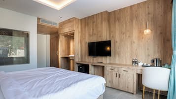 Standaard kamer, 1 twee- of 2 eenpersoonsbedden, uitzicht op binnenplaats | Een bureau, gratis wifi, beddengoed