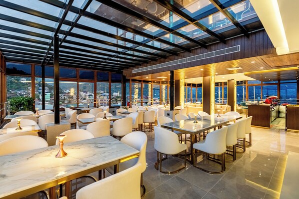 Restaurant - Hotel Meriken (Dharan)