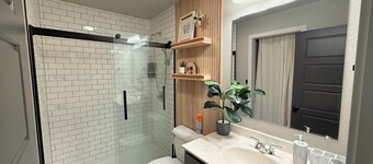 Amazing 4-bedroom house with AC in vibrant Rapid City
Cozy feeling as your house