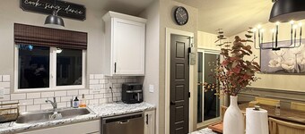 Amazing 4-bedroom house with AC in vibrant Rapid City
Cozy feeling as your house