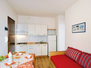 Interior - Cosy apartment for 4 people with A/C, WIFI, TV, balcony and pets allowed (San Michele Al Tagliamento)