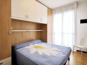 Travel cot, free WiFi, bed sheets - Cosy apartment for 4 people with A/C, WIFI, TV, balcony and pets allowed (San Michele Al Tagliamento)