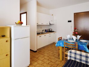 Microwave, high chair