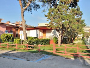 Exterior - Beautiful apartment for 6 people with A/C, TV, terrace and pets allowed (San Michele Al Tagliamento)