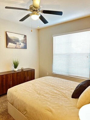 WiFi, bed sheets - Sleek 1BR Magnolia Pool & Gym Near Woodlands (Magnolia)