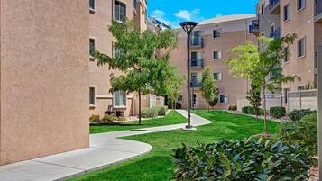 Khuôn viên nơi lưu trú