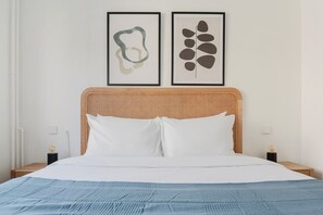 Iron/ironing board, WiFi, bed sheets - Blueground | École-Militaire, balcony, nr Eiffel Tower (Paris)