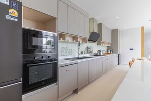 Villa, Pool View | Private kitchen