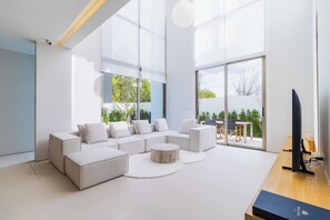 Villa, Pool View | Living area