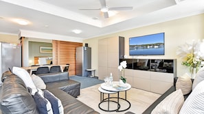 Smart TV - Beach & Breeze Breakaway at Oaks Waterfront (The Entrance)
