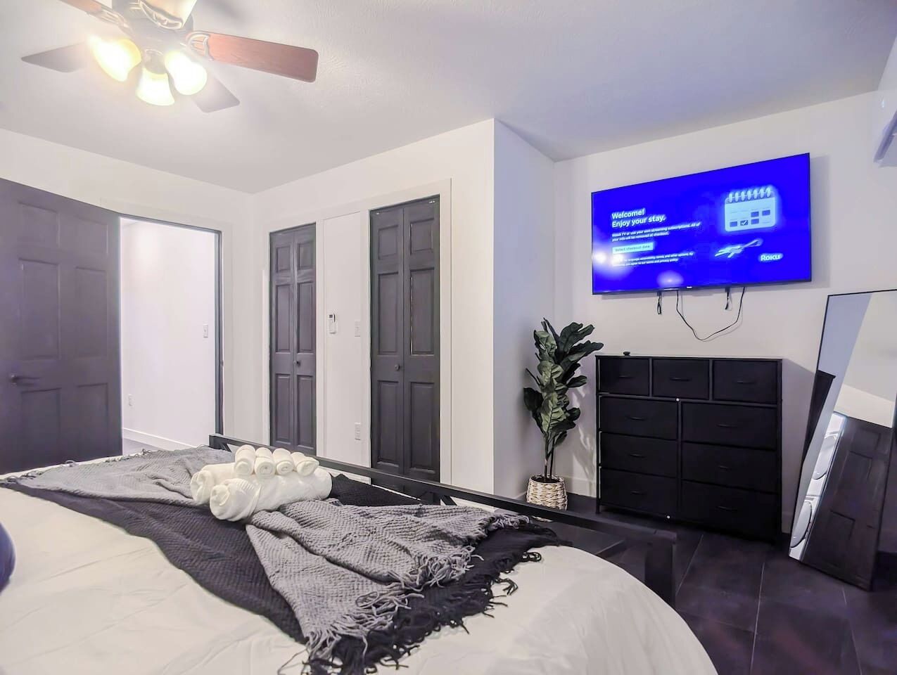 2 bedrooms, iron/ironing board, WiFi, bed sheets