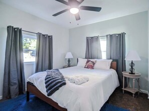 2 chambres, fer et planche à repasser, Wi-Fi, draps fournis