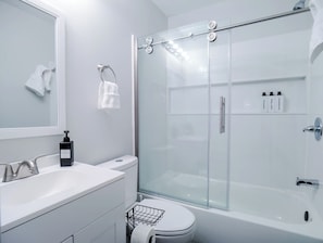 Shower, hair dryer - Cozy Home Near OSU | King Bed • NBA Jam • Sleeps 6 (Columbus)