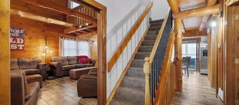 4 Acres I Pac Man I King I 10 mins to Polaris