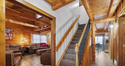 4 Acres I Pac Man I King I 10 mins to Polaris