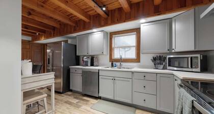 4 Acres I Pac Man I King I 10 mins to Polaris