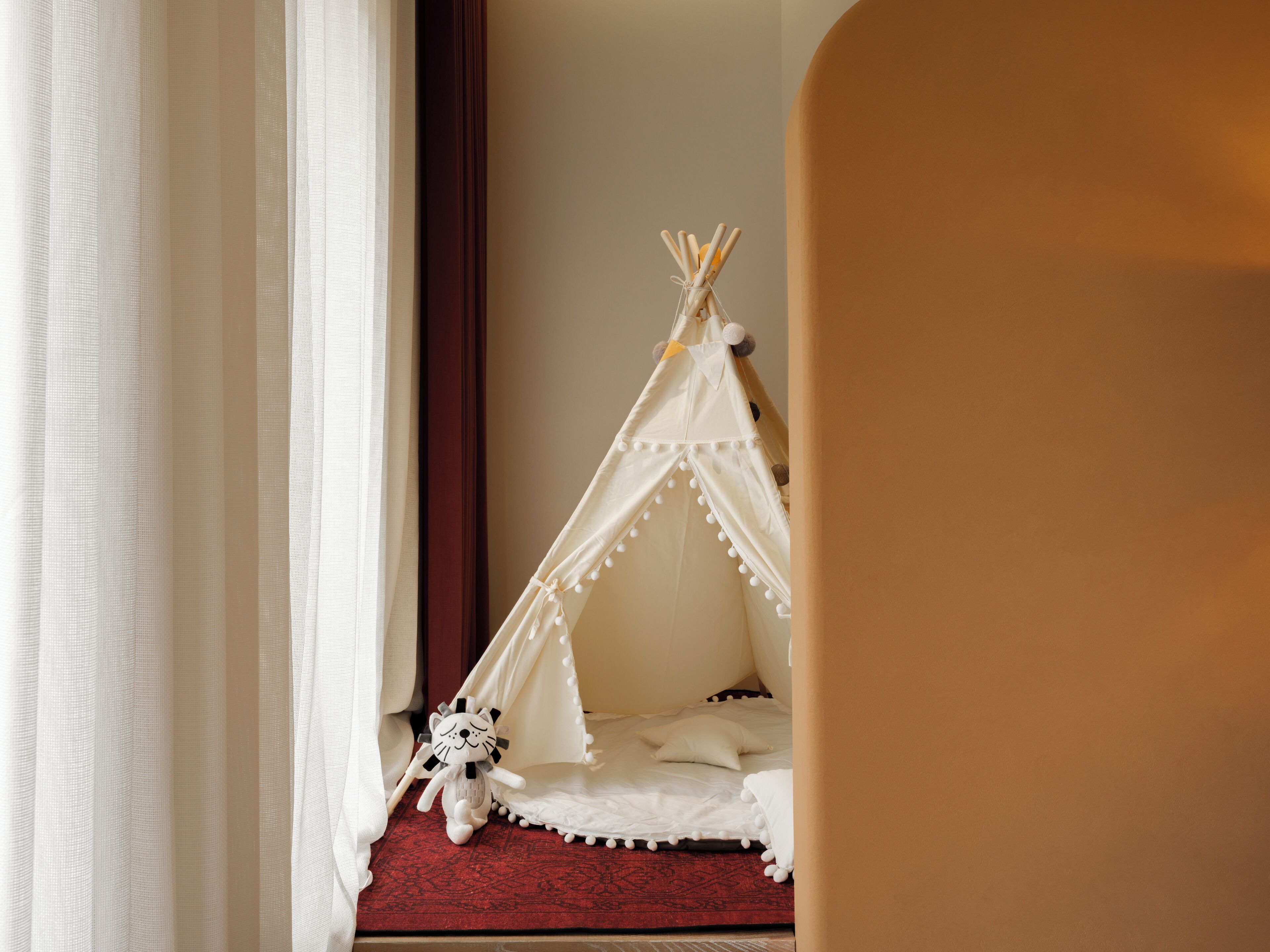 Deluxe-sviitti | Ilmaiset minibaarituotteet, yksilöllisesti sisustettu