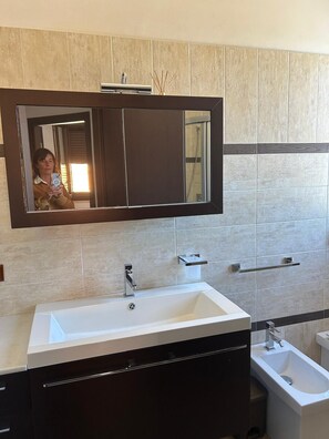 Hair dryer, towels, soap, toilet paper - Cozy vacation home in the Saline Nature Park in Marsala (Marsala)