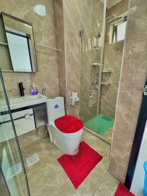Shower, hair dryer, towels, soap - Luxury 2BR skyline Home Padmore: Internet Rooftop Diner Gym & 5-Min Walk to Yaya (Nairobi)