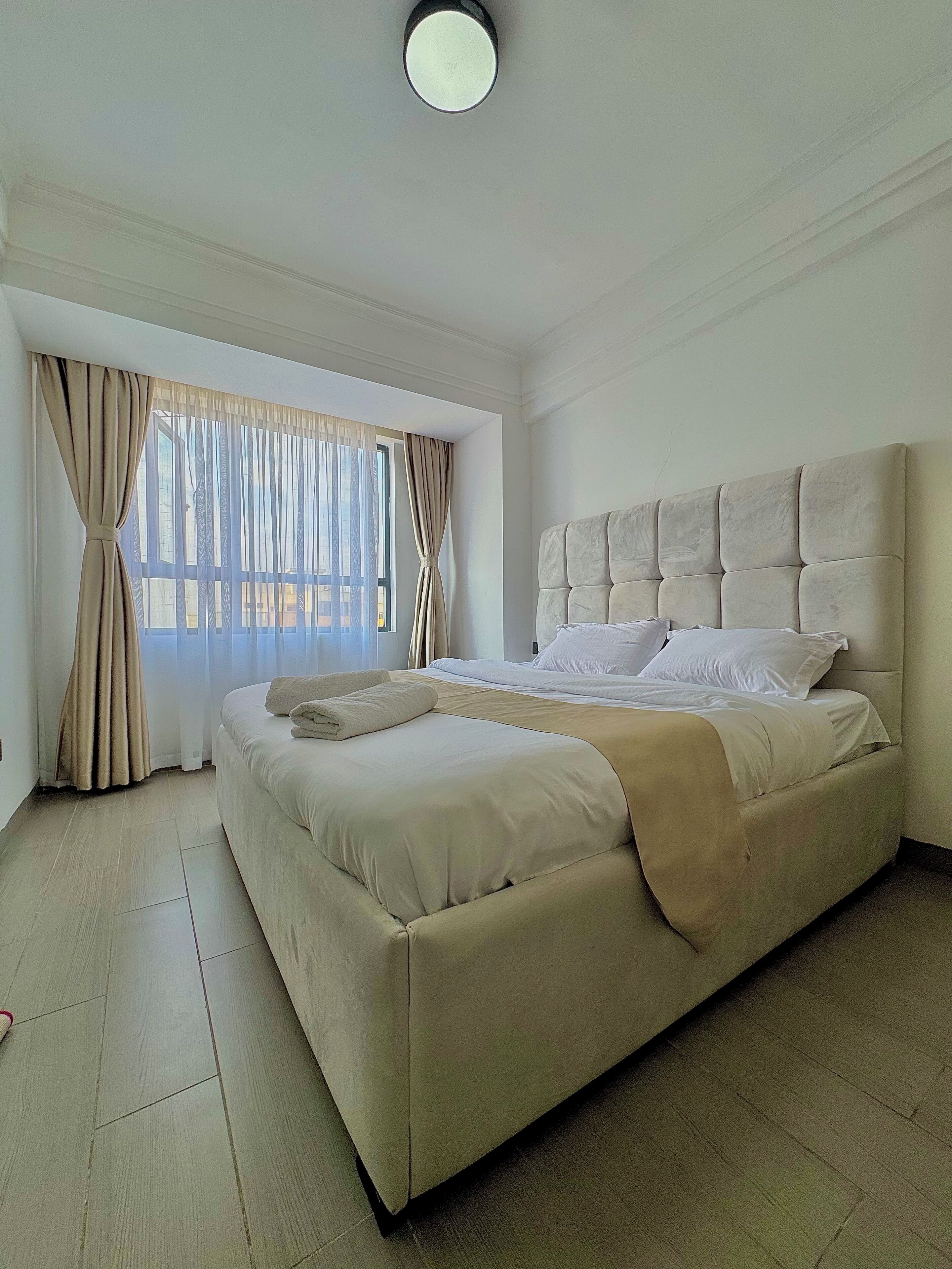 Strykjärn/strykbräda, wi-fi och sängkläder