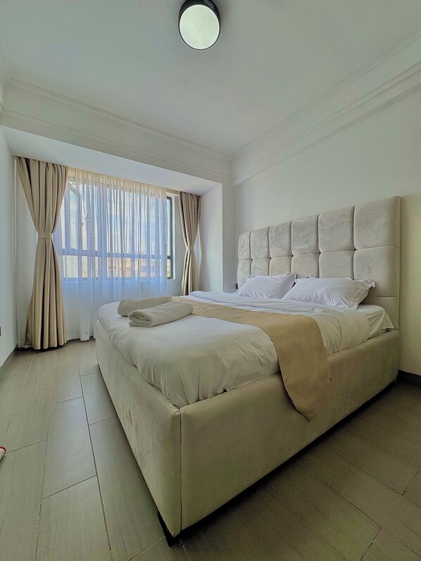 Iron/ironing board, WiFi, bed sheets