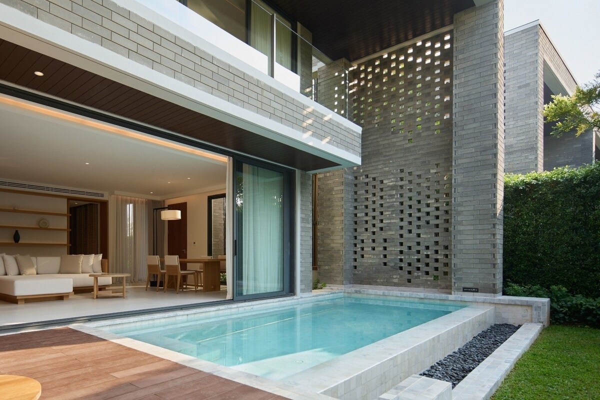 Single Pool Villa Mountain View