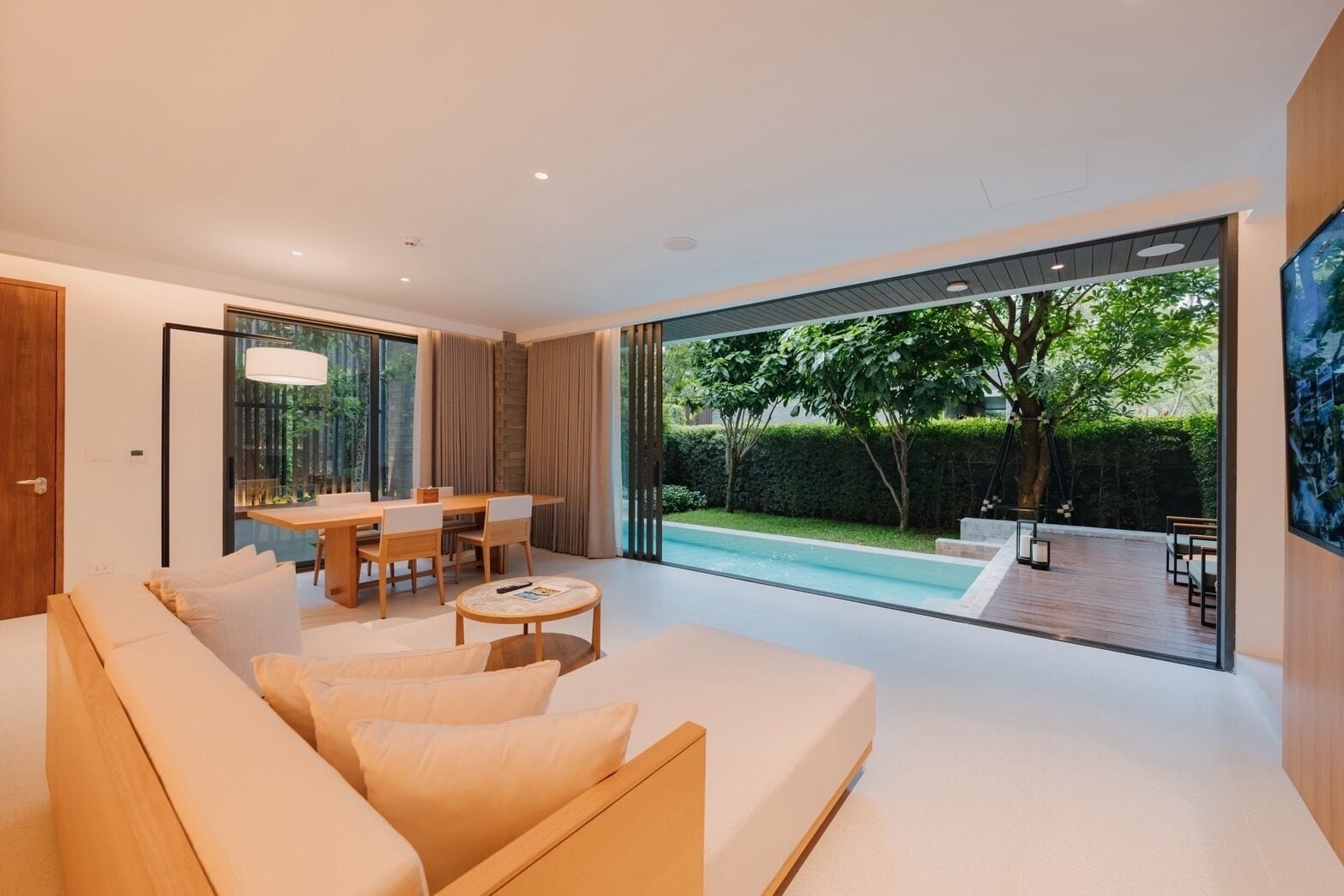 Duplex, 1 King Bed, Mountain View | Living area | 40-inch Smart TV with digital channels, Netflix, streaming services