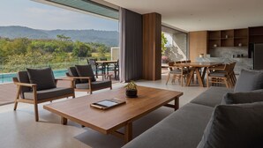 Residential Pool Villa, 4 Bedrooms | 起居區 | 40-吋智慧型電視、數位頻道、Netflix、串流服務