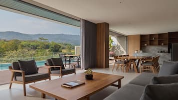 Executive-Villa | Wohnbereich | 40-Zoll-Smart-TV mit Digitalempfang, Netflix, Streaming-Dienste