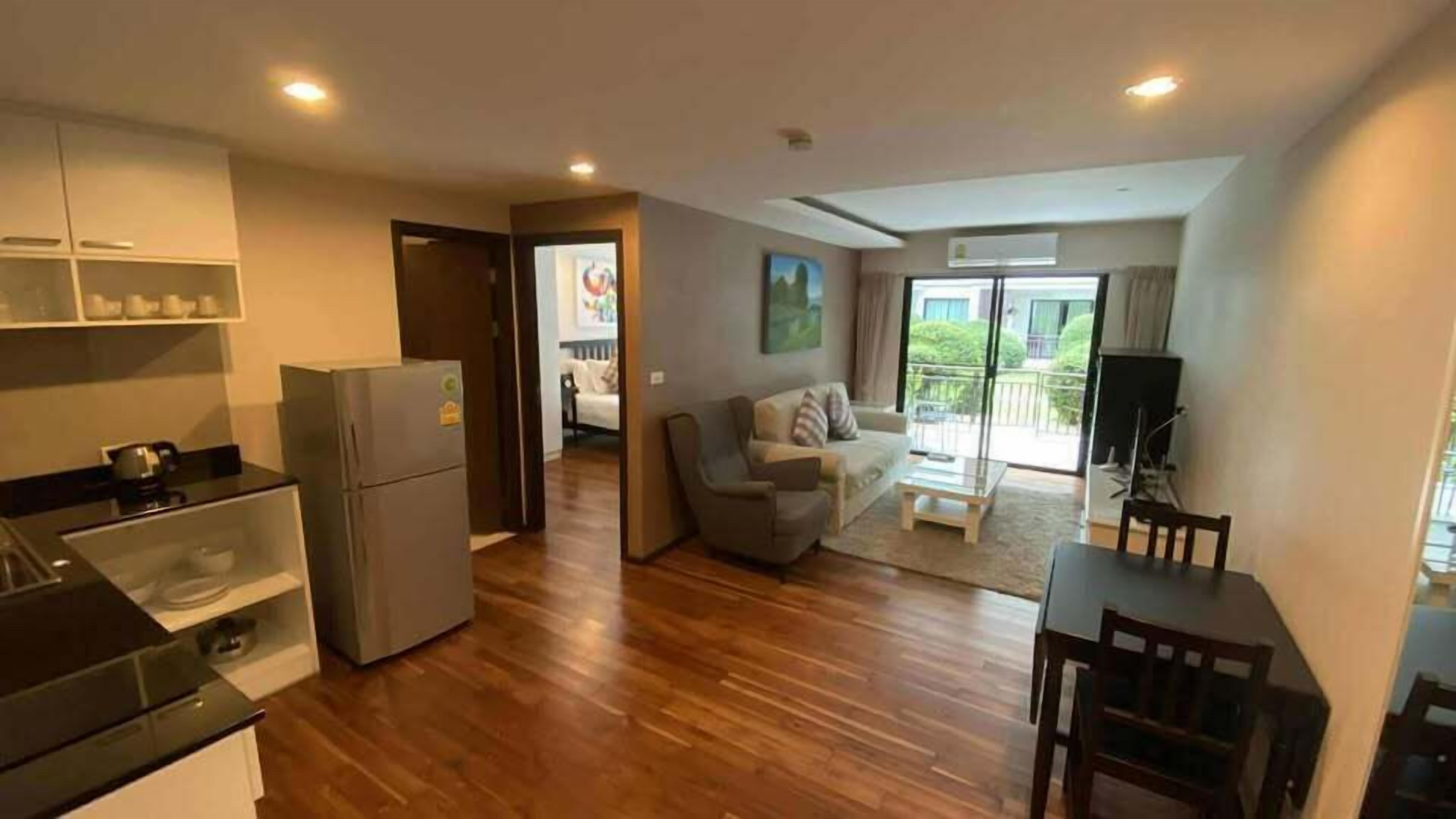 Căn hộ Superior, quang cảnh hồ bơi | Bàn ủi/dụng cụ ủi quần áo, truy cập Internet không dây miễn phí 