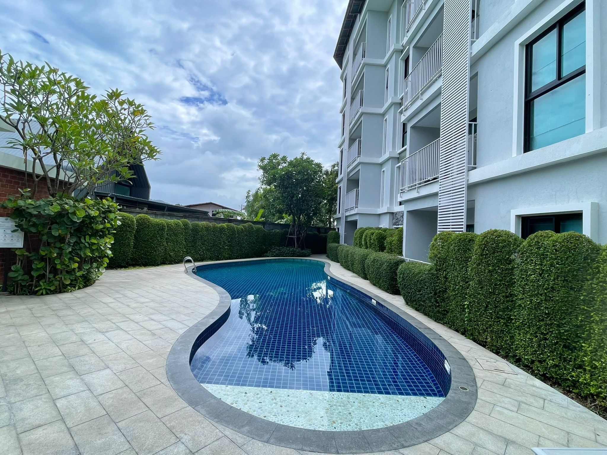 Căn hộ, sân hiên, quang cảnh hồ bơi | Bàn ủi/dụng cụ ủi quần áo, truy cập Internet không dây miễn phí 