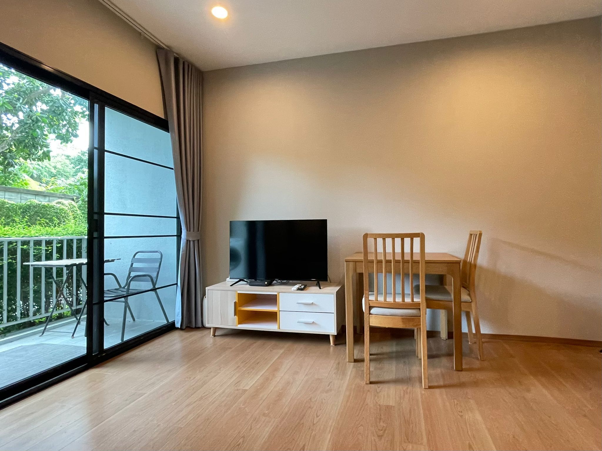 Căn hộ, sân hiên, quang cảnh hồ bơi | Bàn ủi/dụng cụ ủi quần áo, truy cập Internet không dây miễn phí 