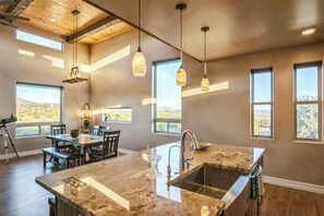 Dining - Panoramic Sedona Mesa Views! Firepit & Outdoor Fun (Sedona)
