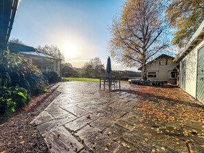 Outdoor dining - The Boathouse - UK50892 (Pentey)