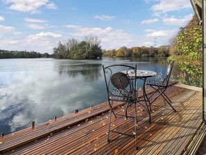 Outdoor dining - The Boathouse - UK50892 (Pentey)