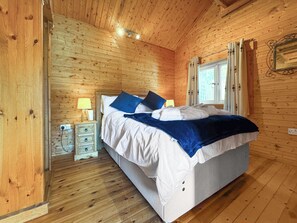 1 bedroom, free WiFi - The Boathouse - UK50892 (Pentey)