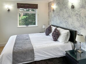 Room - At Cedar Lodge Apartment (Glen Mona, Isle of Man)