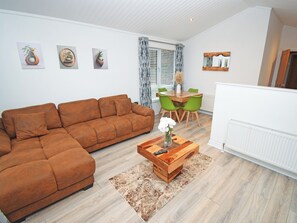 TV - Attractive two bedroom, two bathroom lodge, with hot tub. (Water Yeat, Cumbria)